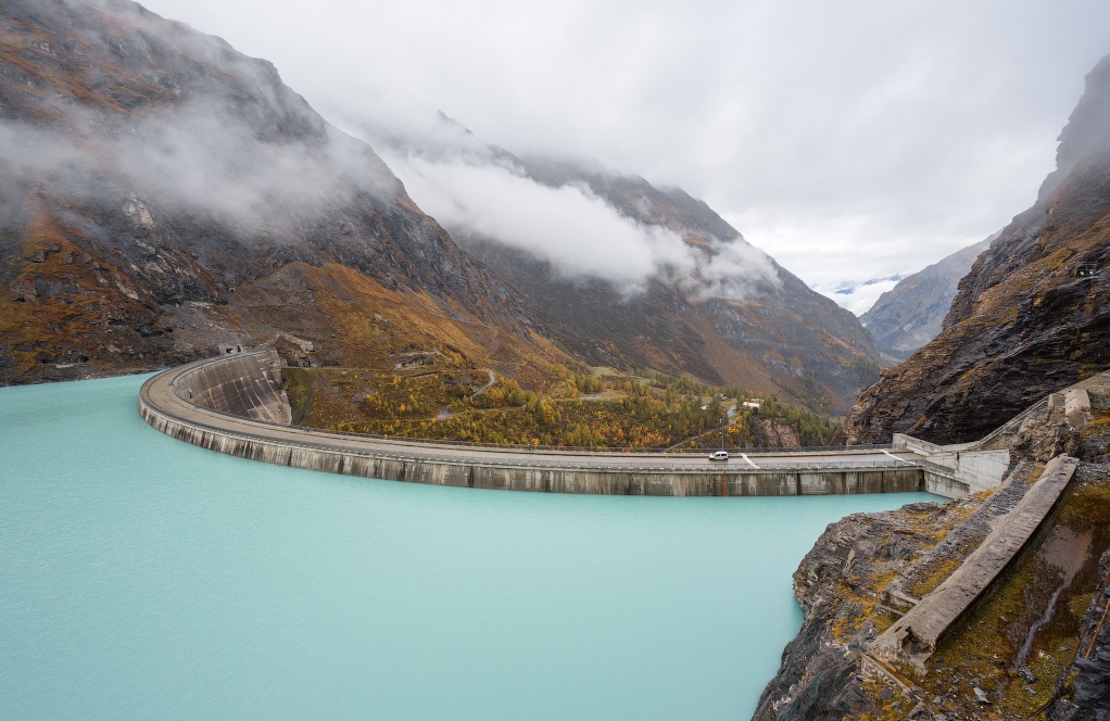 Правительство Швейцарии смягчает правила использования воды, чтобы увеличить мощность гидроэлектростанций