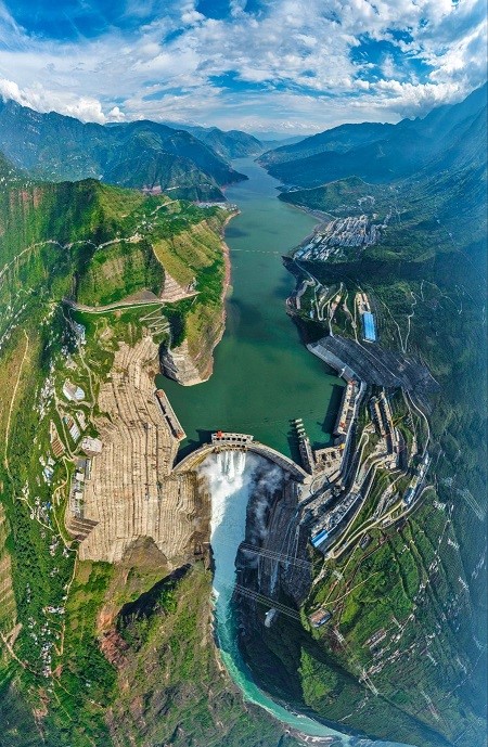 12 крупнейших в мире гидроагрегатов запущены в работу на Байхетанской ГЭС в Китае